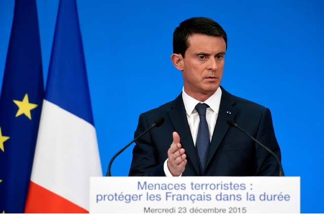 France to Revoke Dual  Citizenship in Fighting Terrorism 